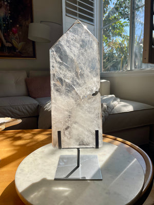 Clear Quartz Plate with Self Healing in Custom Stand